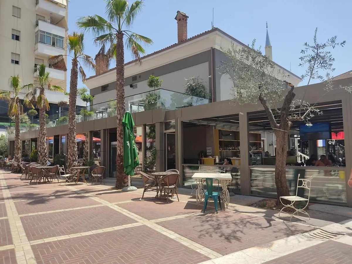 Chlo Apartment 1 Tirane Албания