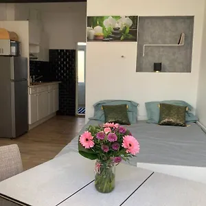 Magnifique Au 2eme Etage, A Proximite De La Gare Du Midi! , Brussels Belgium